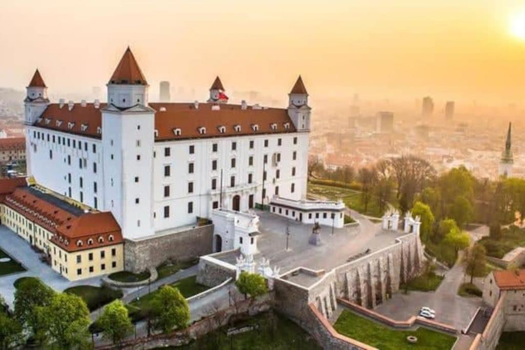 Diamond Residence In Old Town With Free Parking Bratislava Eksteriør billede
