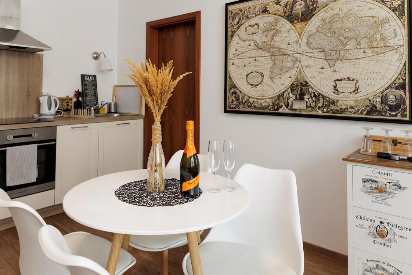 Diamond Residence In Old Town With Free Parking Bratislava Eksteriør billede