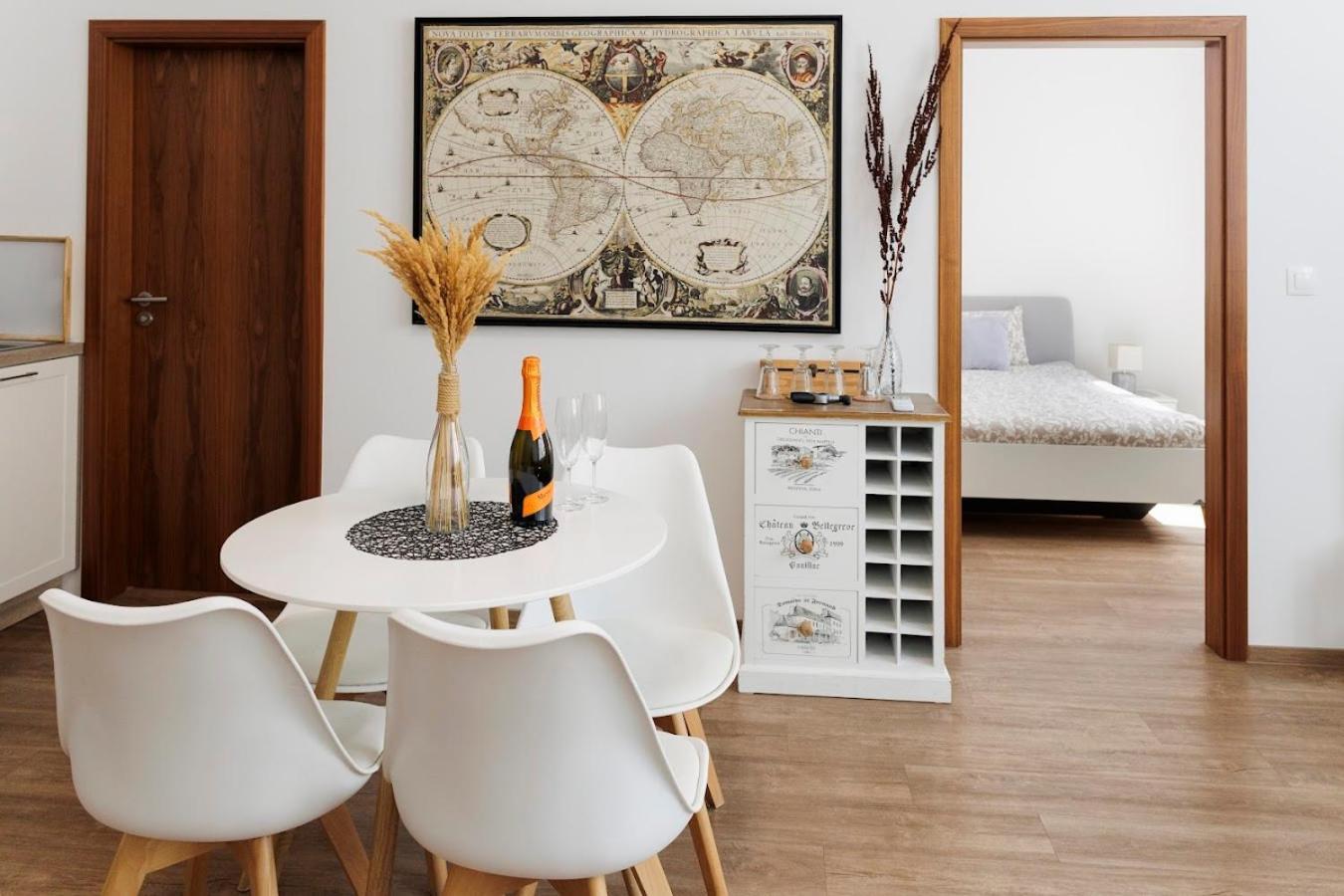 Diamond Residence In Old Town With Free Parking Bratislava Eksteriør billede