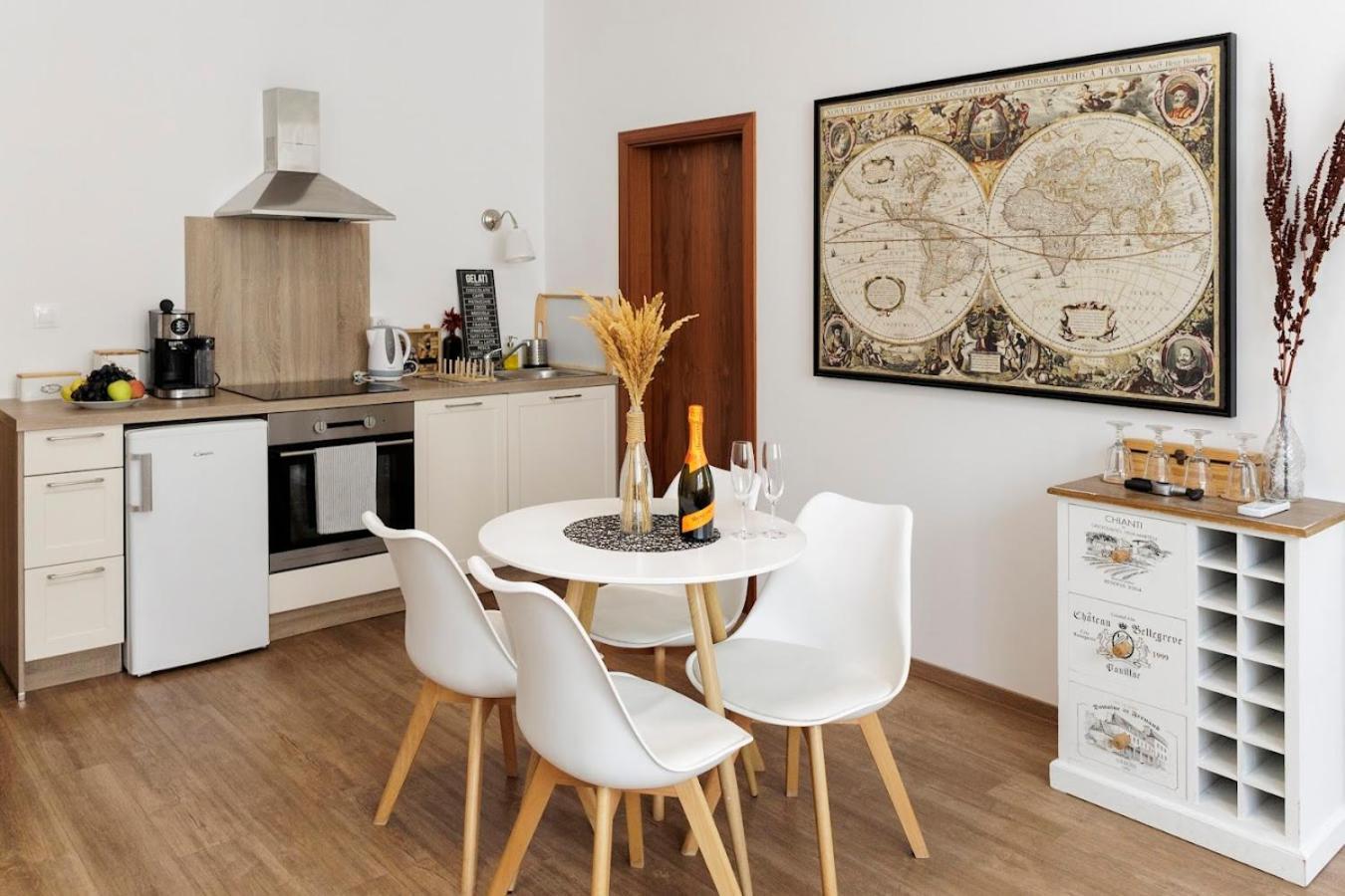 Diamond Residence In Old Town With Free Parking Bratislava Eksteriør billede